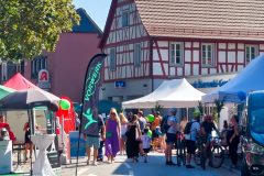 Gassenmarkt-Besucher-01-scaled